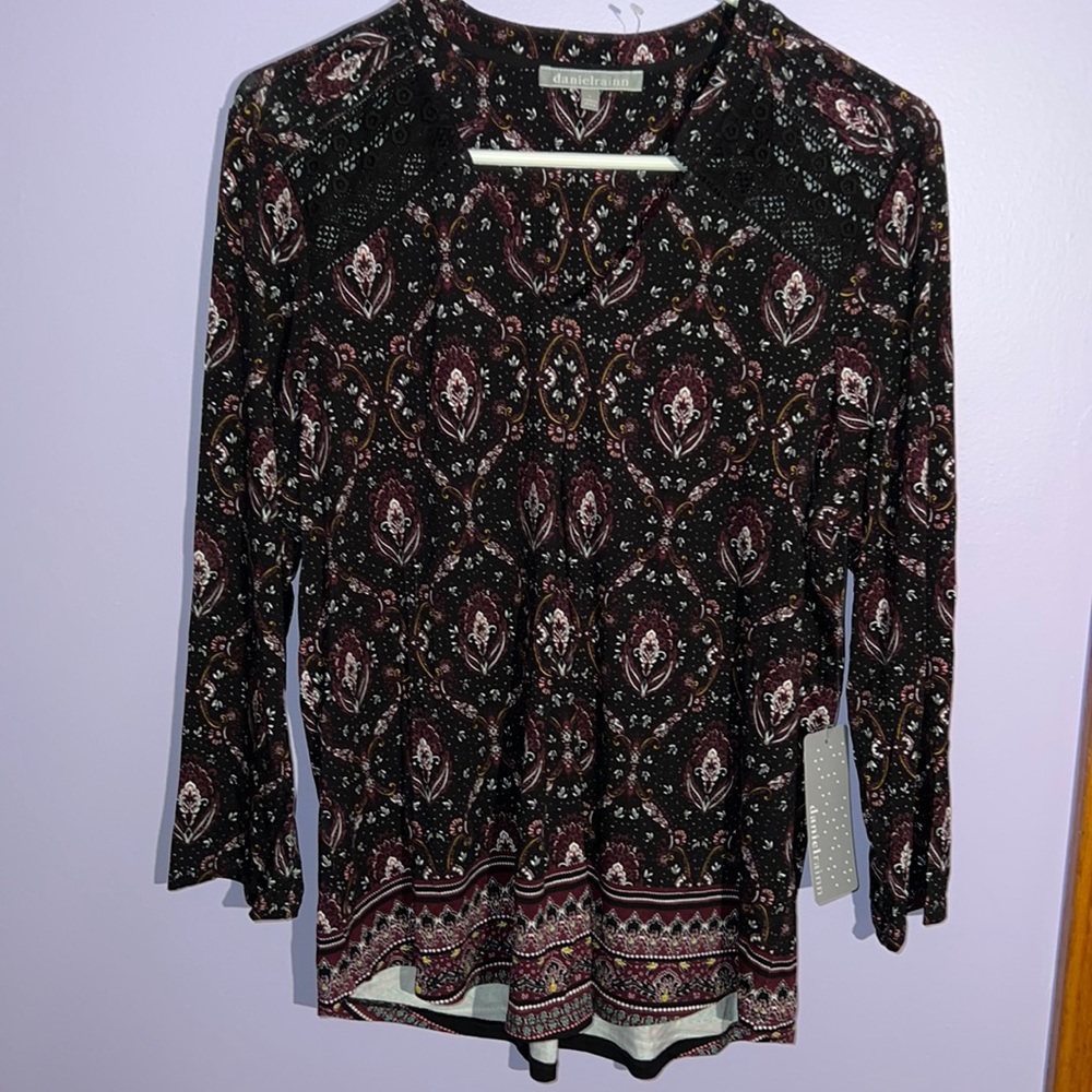 Daniel Rainn Caleena 3/4 Sleeve Pleated Crochet Detail Knit Top. New with tags